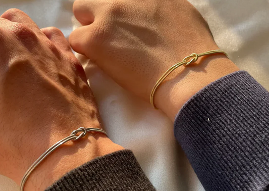 Forever Knot Bracelet 🎁