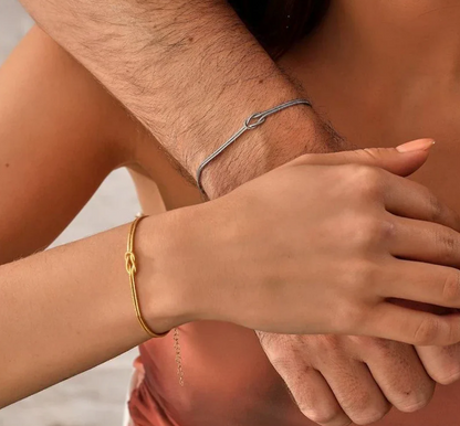 Forever Knot Bracelet 🎁